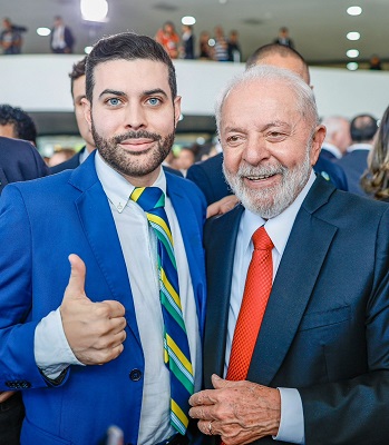 O vice-prefeito de Mariana Cristiano Vilas Boas (PT) esteve com o presidente Lula no lançamento do PAC Seleções
